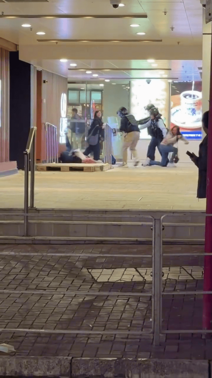 女市民近距離目睹開槍，極度恐慌。