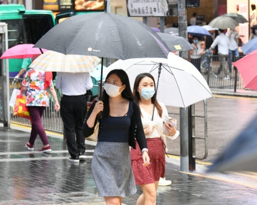 預測今日大致多雲有驟雨。
