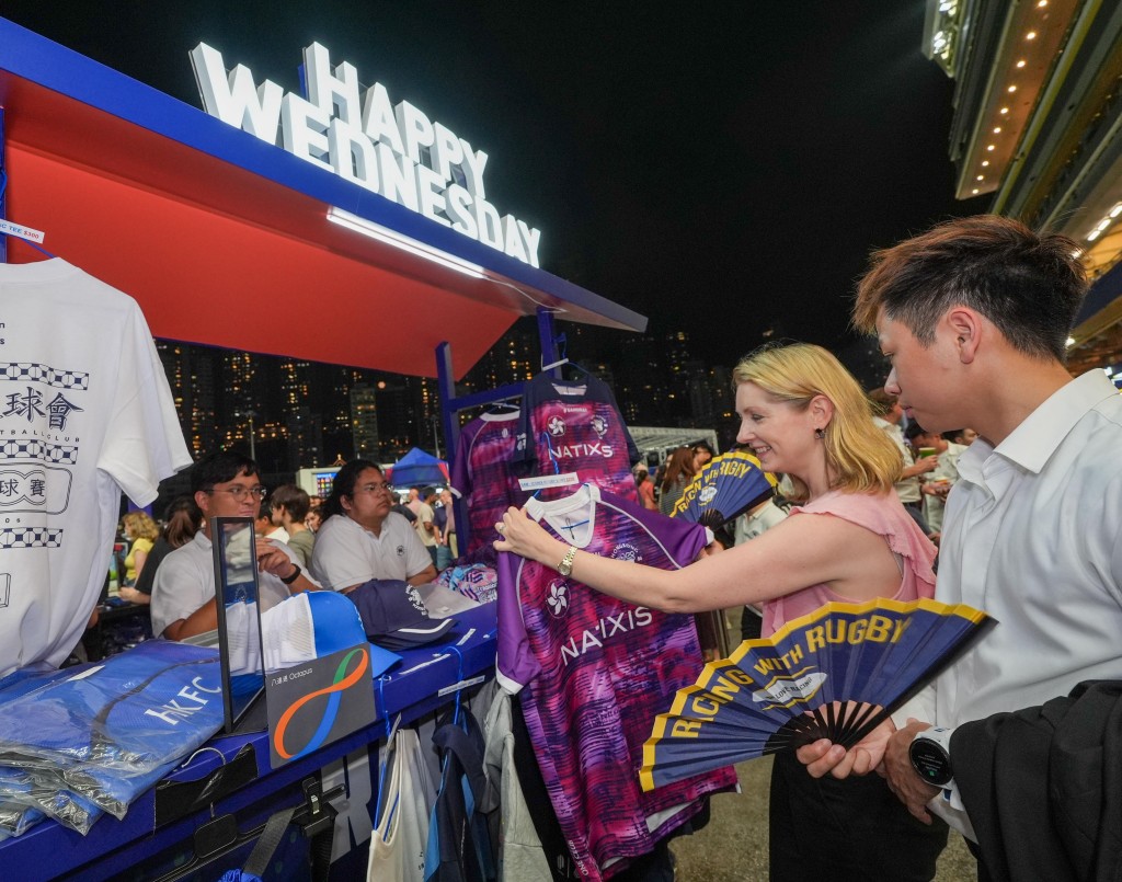 跑馬地馬場的「快活星期三」成為活力十足的欖球嘉年華。 跑馬地馬場的「快活星期三」成為活力十足的欖球嘉年華。