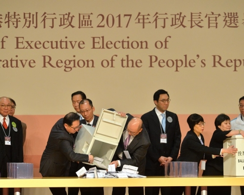 其中一部電腦載有全港登記選民的個人資料。資料圖片