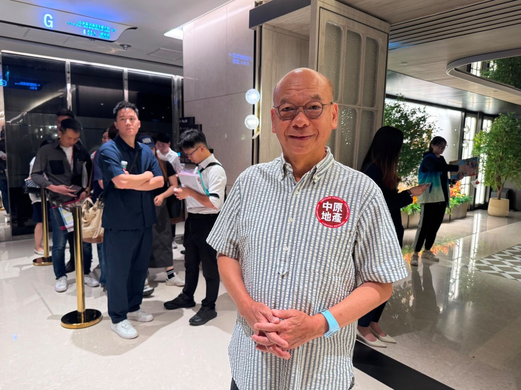 中原亚太区副主席兼住宅部总裁陈永杰表示,今日该行出席率高达8成。 中原亚太区副主席兼住宅部总裁陈永杰表示,今日该行出席率高达8成。