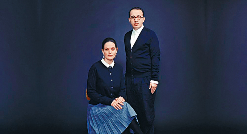 法國商人Ramdane Touhami（右）和Victoire de Taillac（左）於2014年重新推出品牌。