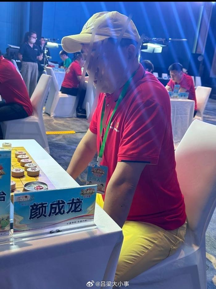 顏成龍在「民間棋王」的比賽現場。