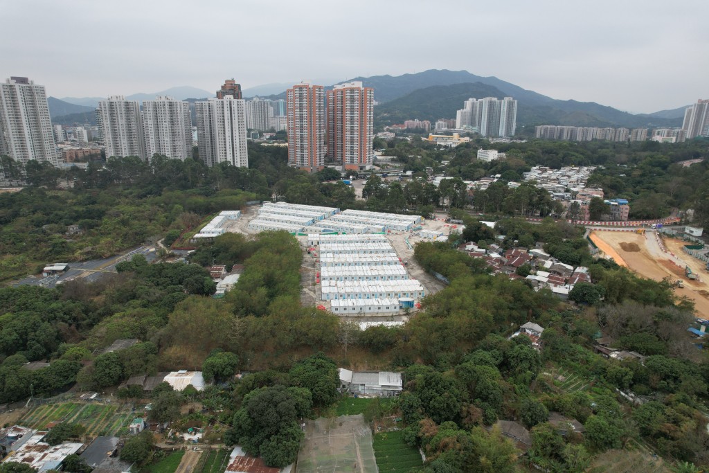 项目位于粉岭北新发展区第14区粉岭上水市地段第182号A分段等和毗连政府土地，即位于马适路，曾为方舱医院所在地。