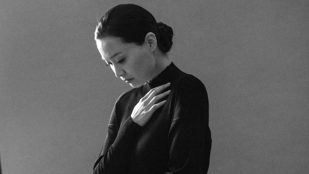 《永遠的失眠》由張家輝主唱，他夥拍陳法拉拍攝MV。