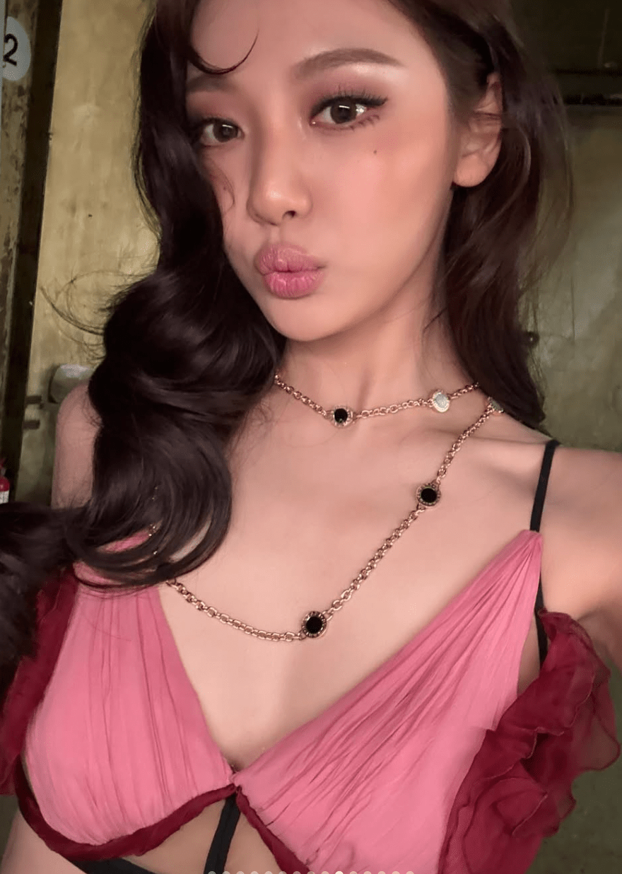 韓國人氣女團aespa中國籍成員寧寧的一張舊照近日再被翻出，意外在日本掀起新一輪輿論風暴。