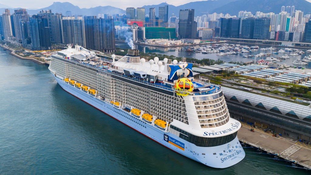 「海洋光谱号」再度以香港为母港启航 旅发局料全年有近190邮轮船次 按年增逾两成半。旅发局图片