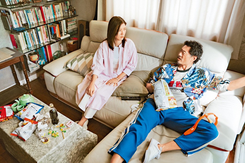 余香凝和黃德斌拍ViuTv劇集《麻甩媽咪》。