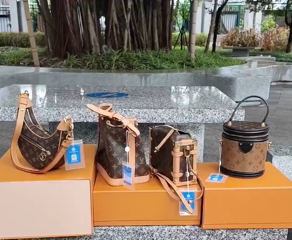 福州女称购4个名牌袋，惊悉全为膺品。