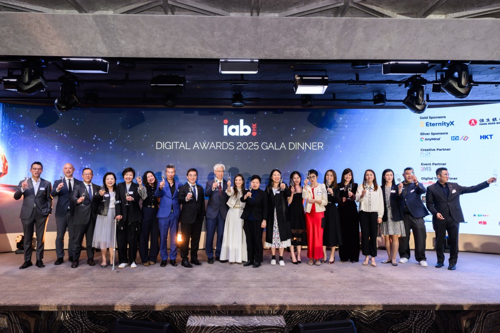 執行委員會、主禮嘉賓與贊助商一同祝酒及合照。