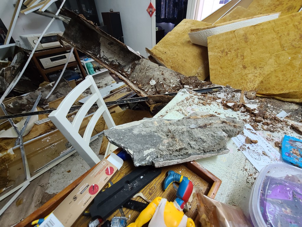 天花倒塌後，租客指初步估計損失近20萬。