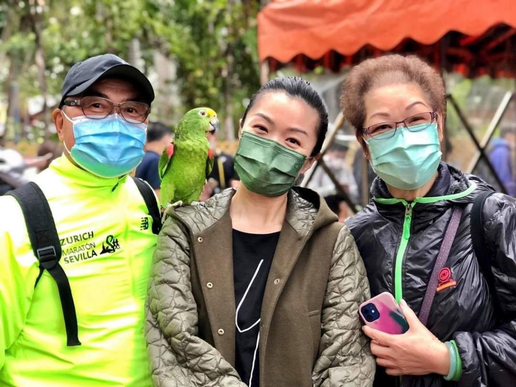 方健儀冇兒冇女,有更多時間帶兩老去探索世界。