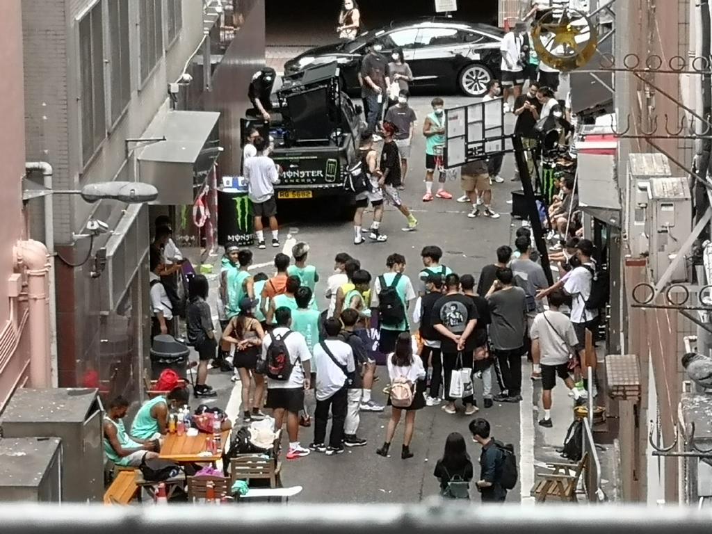 逾200人昨晚涉群聚被票控。警方圖片