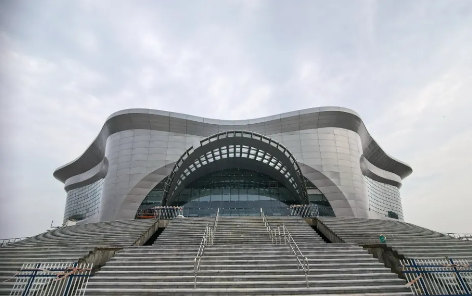 主體建築施工完成。 親親黑河