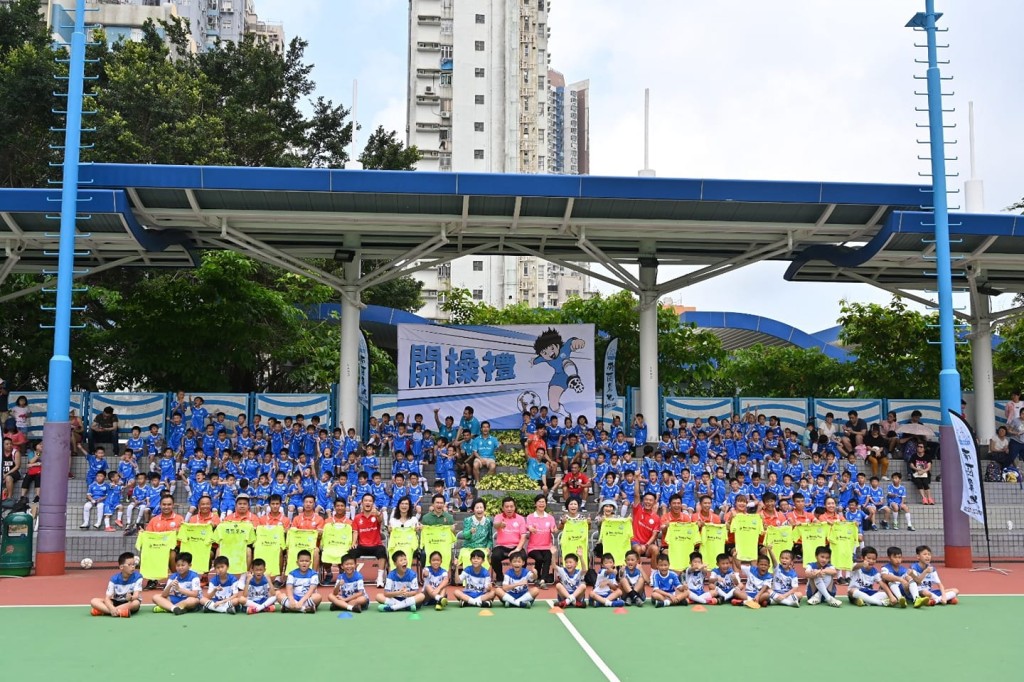2019年疫情未到，思駿組織一大班青少年球員一起開操。 南區麗池圖片