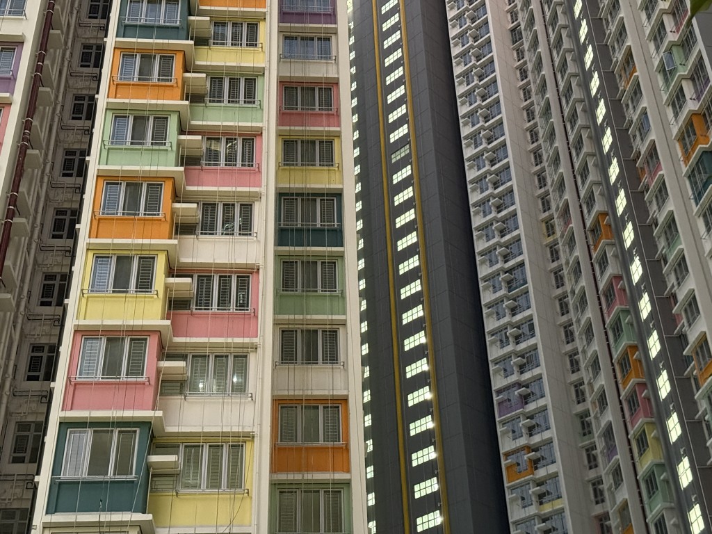 盛緻苑建議以市價6折定價，平均呎價7,020元，售價介乎168萬至354萬元。