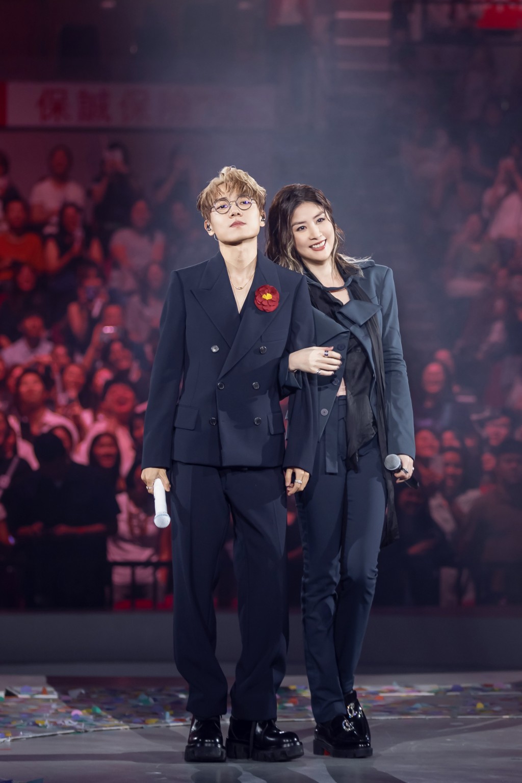 林家謙昨晚舉行第8場 演唱會,邀來Kelly陳慧琳做嘉賓。 林家謙昨晚舉行第8場 演唱會,邀來Kelly陳慧琳做嘉賓。