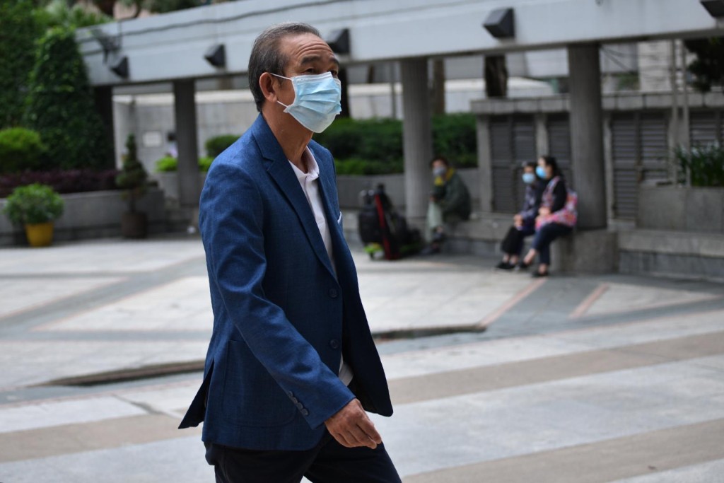 被告鄧英斌