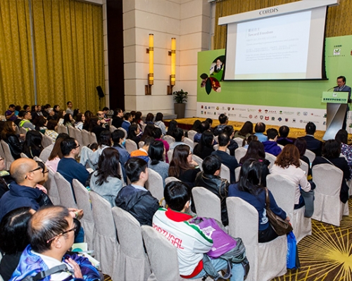 香港直資學校聯展今年首次在網上舉行，將開辦多場講座，家長可按興趣登入參加。