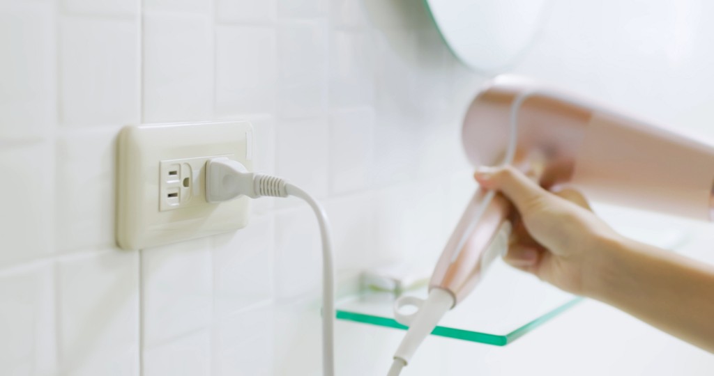 泰國一名10歲女童懷疑因吹風機觸電而亡。(示意圖)iStock
