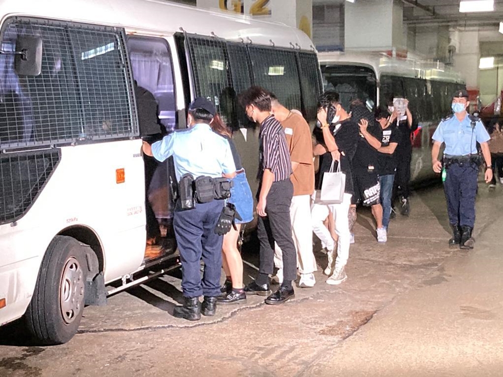 警方於尖沙嘴葵涌搗無牌酒吧及派對房間。警方圖片