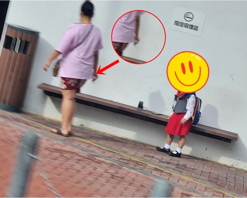 網民在社交網站指看到一名疑似外傭姐姐在女童旁邊吸煙。FB群組外傭僱主必看新聞訊息Carman Hilvin Leung圖片