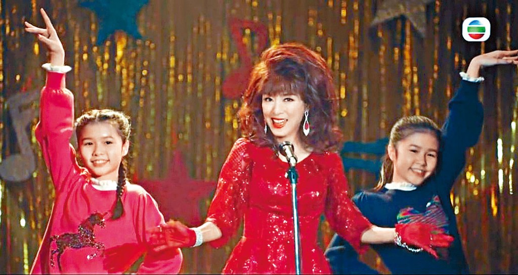 米雪雖已年屆66歲,但扮演卅多歲的Q姨仍然令人信服。