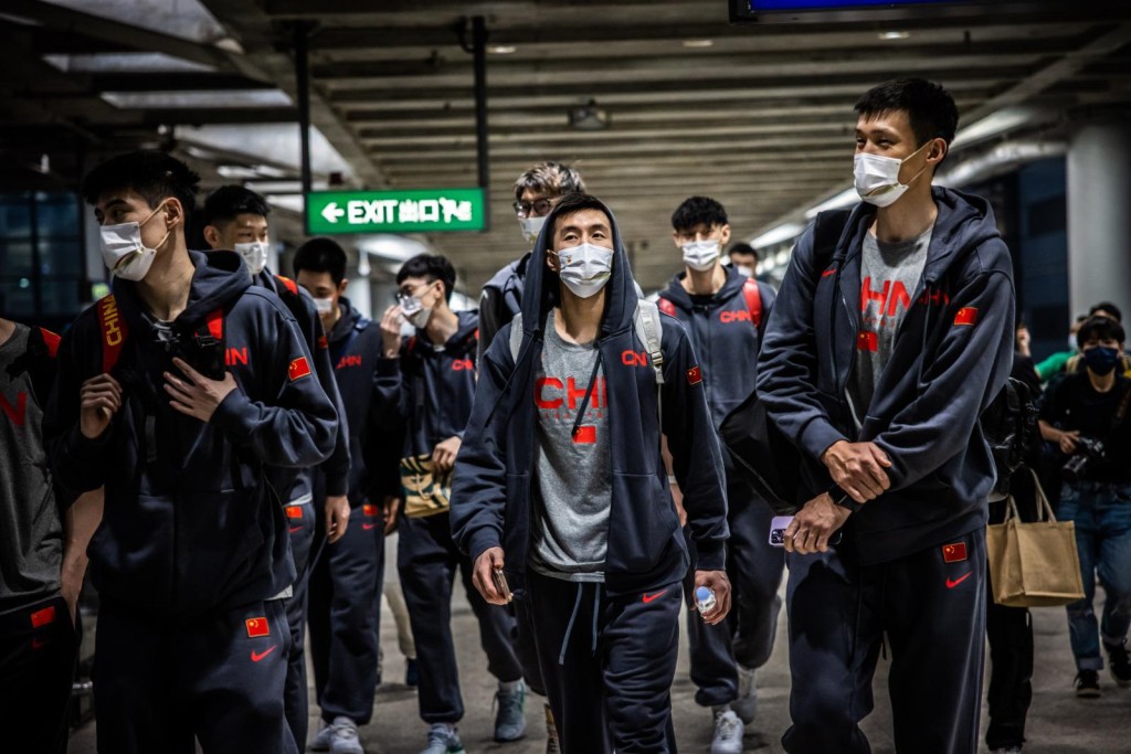 国家队由上海抵港。 香港篮球总会图片