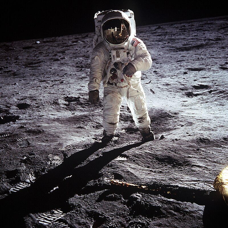 美國登月太空人。