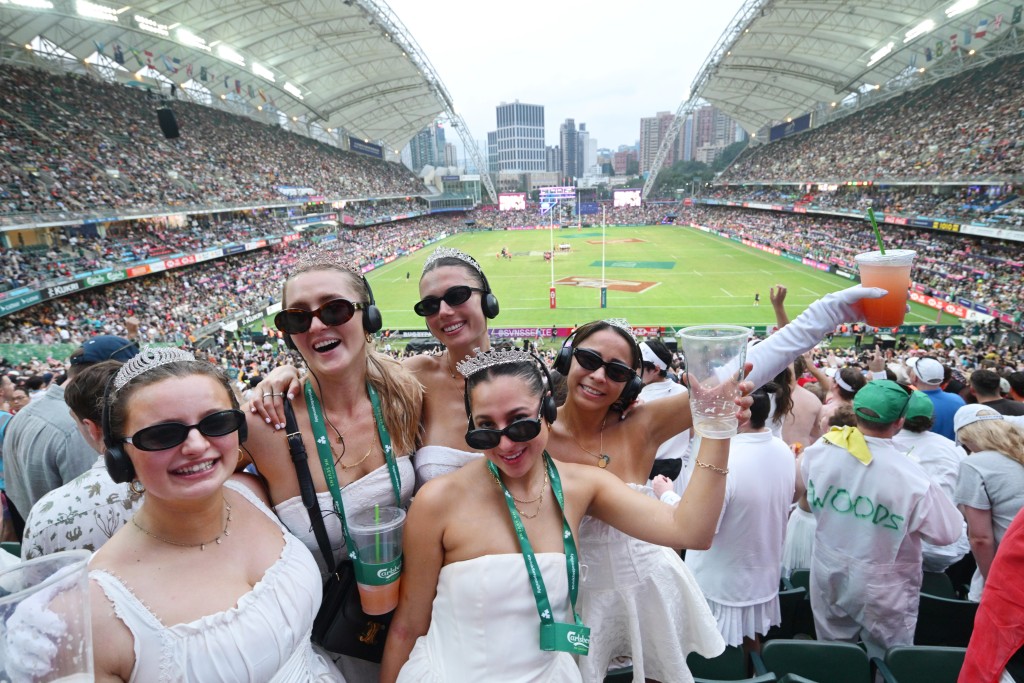 羅淑佩又指,倘港超聯有信心,部分大型賽事「計得掂條數」,可在大球場舉行。 羅淑佩又指,倘港超聯有信心,部分大型賽事「計得掂條數」,可在大球場舉行。