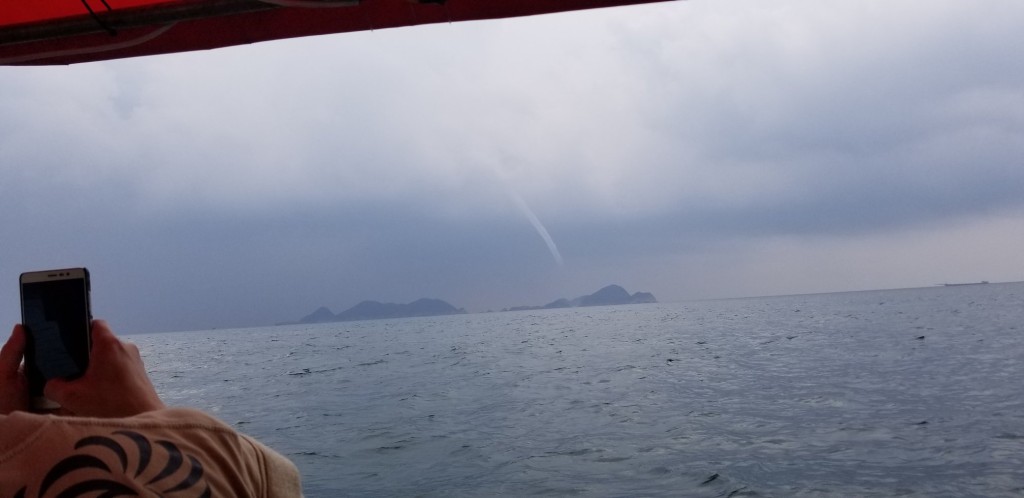 2018年6月12日，有市民目擊水龍捲出現於香港東部水域的果洲群島附近，而天文台設置於清水灣的攝影機亦捕捉到這一刻。天文台fb圖片