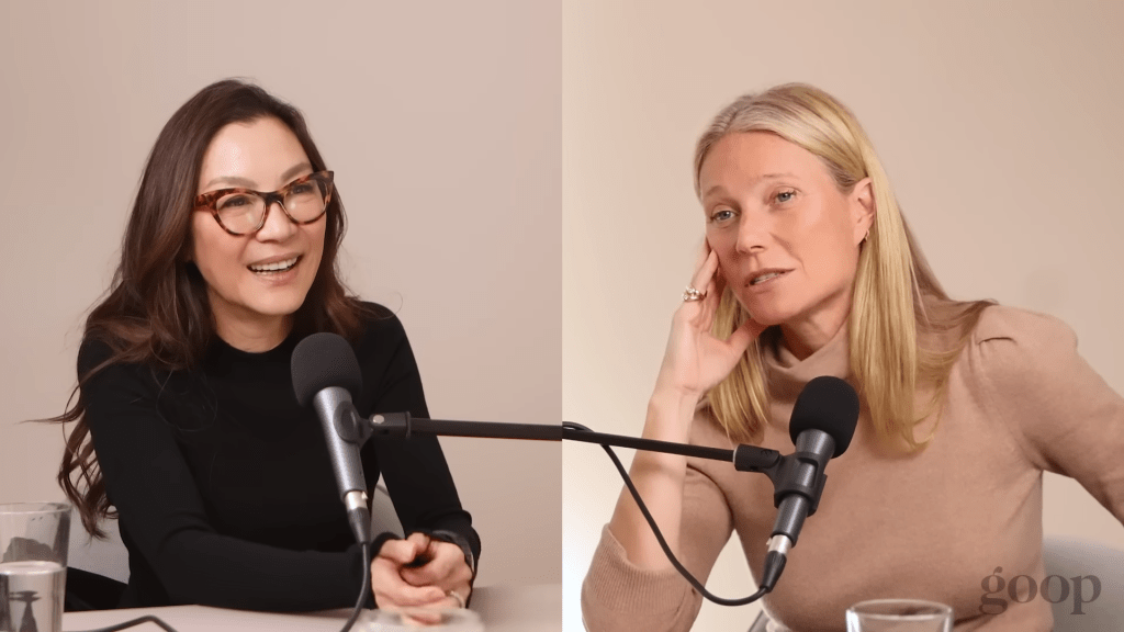 杨紫琼近日接受桂莉芙柏德露（右）自家品牌的Podcast访问。