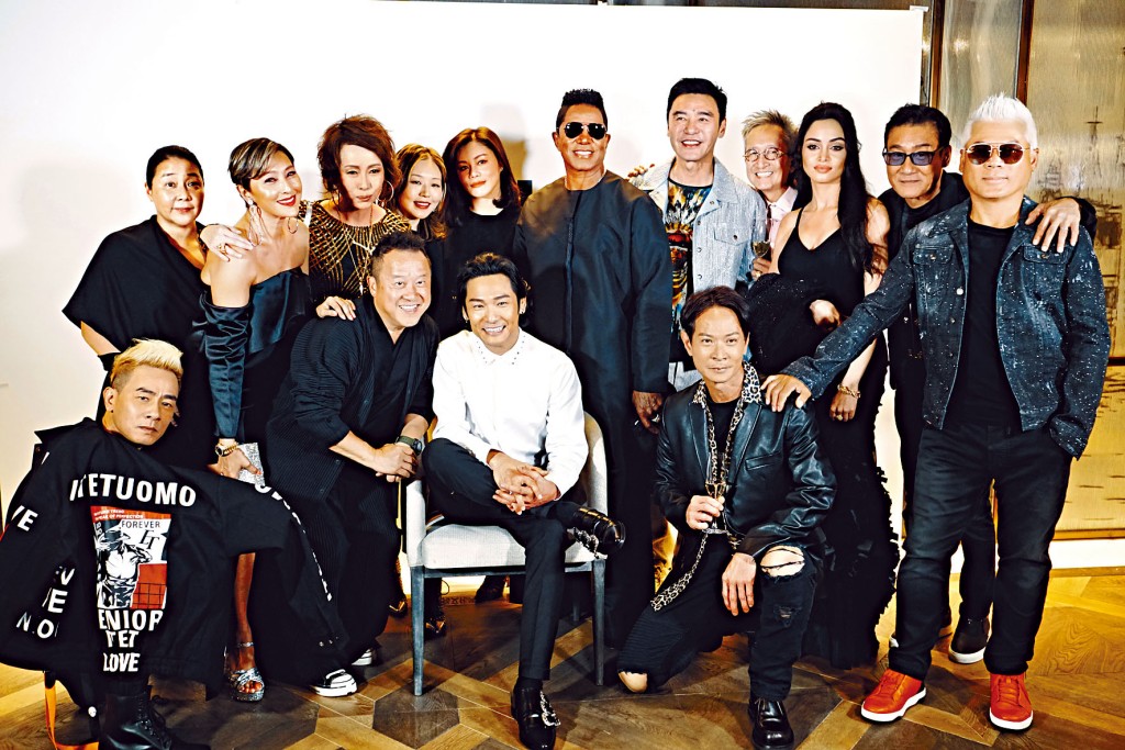 大批好友现身为杜德伟撑场。