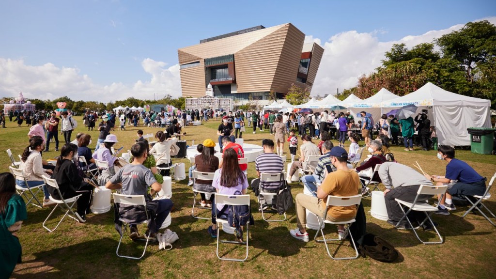 香港大學今日(1月14日)於西九文化區藝術公園舉行ARTathon藝術嘉年華。