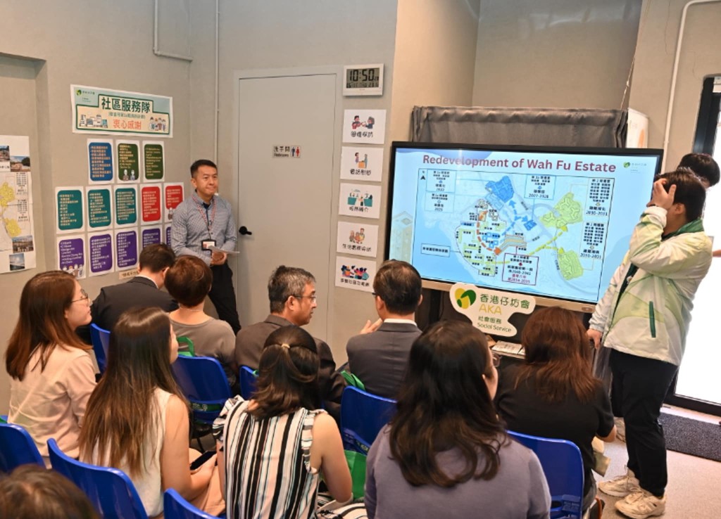 代表團深入了解房委會推動「以人為本」大型重建項目的規劃與執行。何永賢FB 代表團深入了解房委會推動「以人為本」大型重建項目的規劃與執行。何永賢FB
