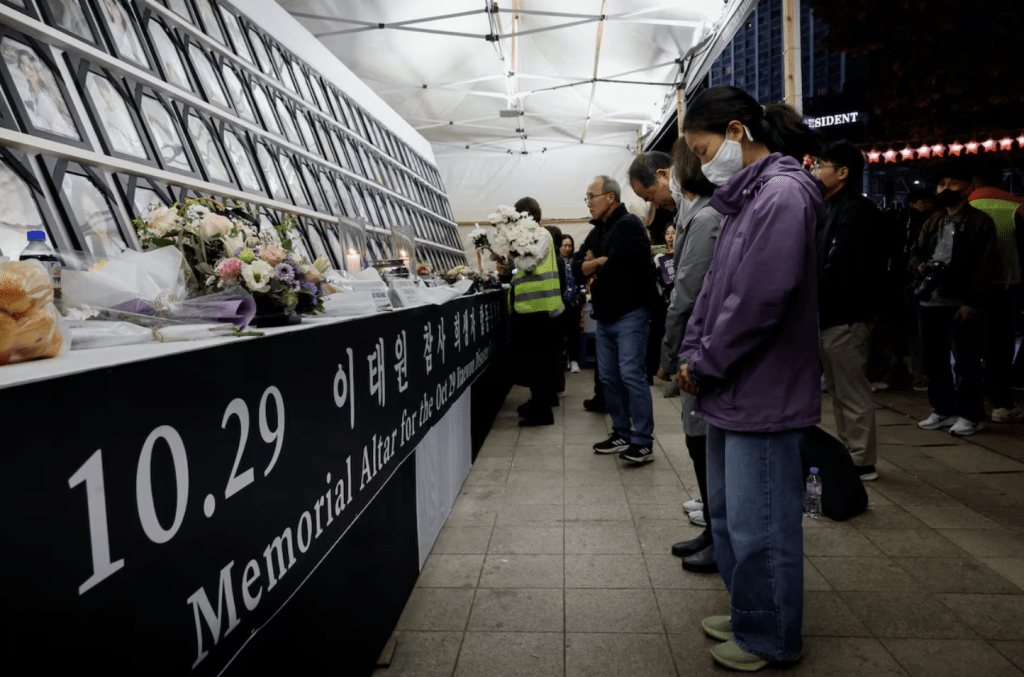 梨泰院人踩人致命惨剧成为韩国民众心中难以磨灭的伤痛。路透社