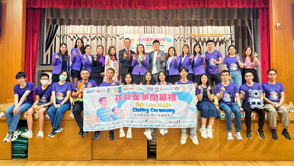在孩子成長過程中，難免有沮喪的時刻，其主因可能源於親子溝通方法不合。（紫荊青年商會提供）