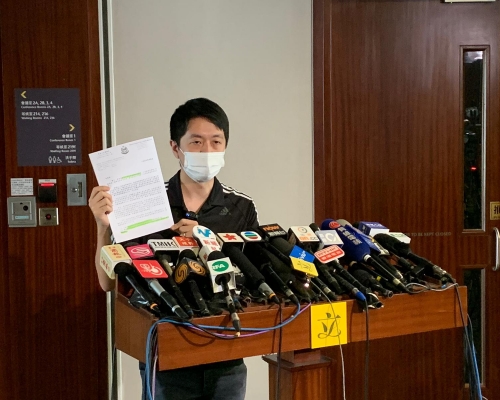 許智峯不滿警方修訂「傳媒代表」定義 。