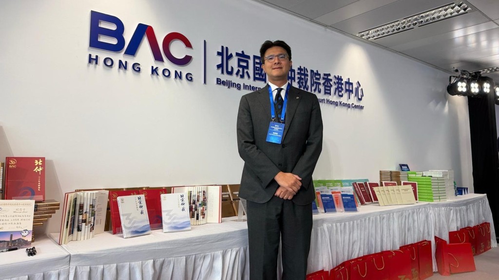 大律師公會主席毛樂禮出席北京國際仲裁院香港中心成立典禮。