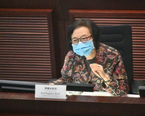 食物及衞生局局長陳肇始