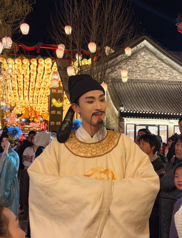 河北唐山河頭老街的「李白」。小紅書