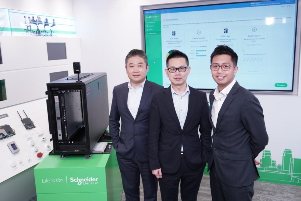 （左起） 施耐德電氣（香港）人力資源總監李晉、香港區總裁趙啟文及市場部主管李永堂。