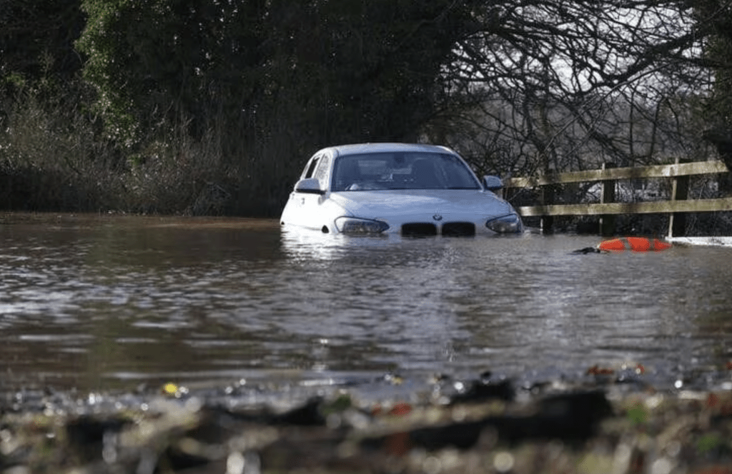 英国多区出现水淹情况。路透社