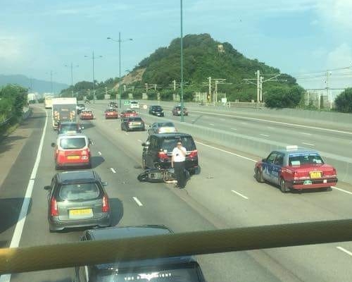 北大嶼山公路半小時內2宗車禍。Lai Kuen Chak圖片