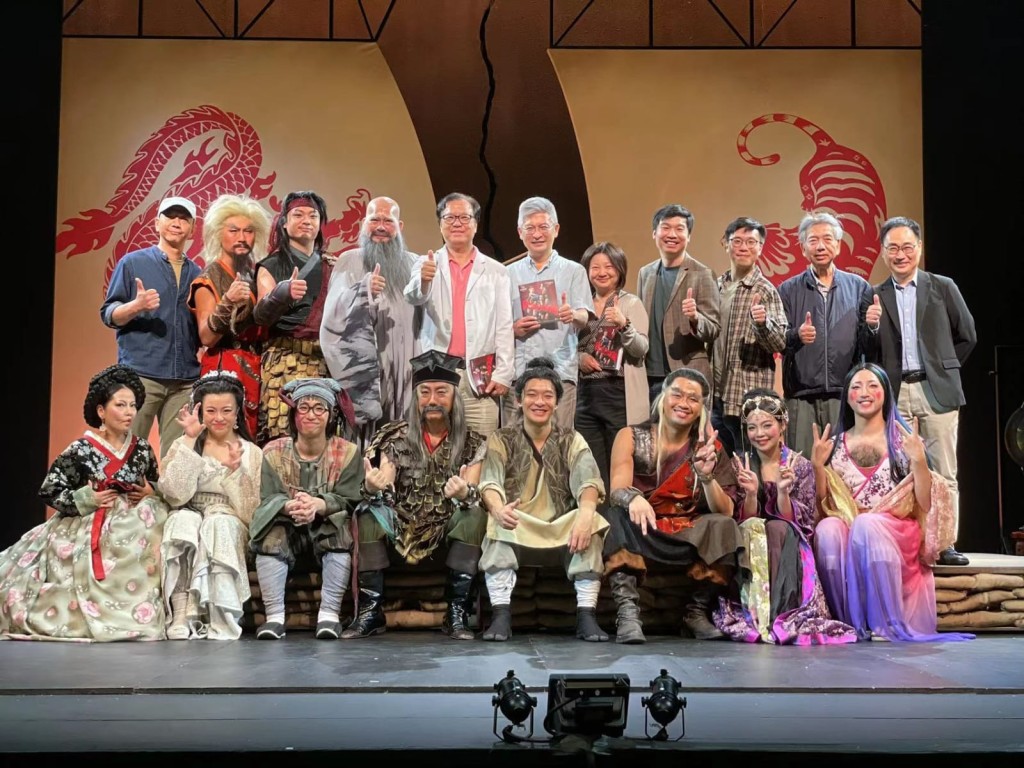 蕭楚基感謝香港話劇團的成員傾力演出。