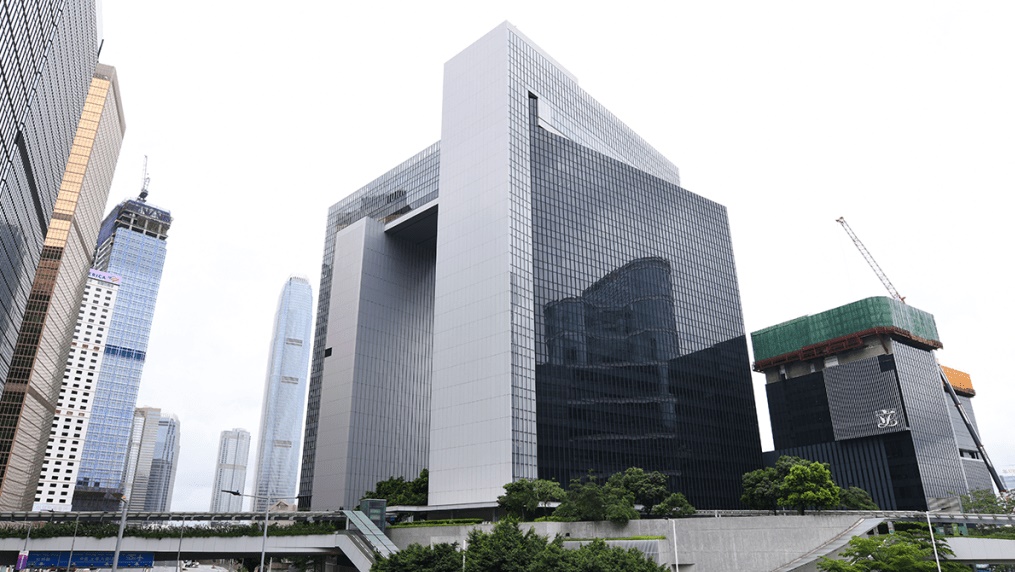 本港實行行政主導。