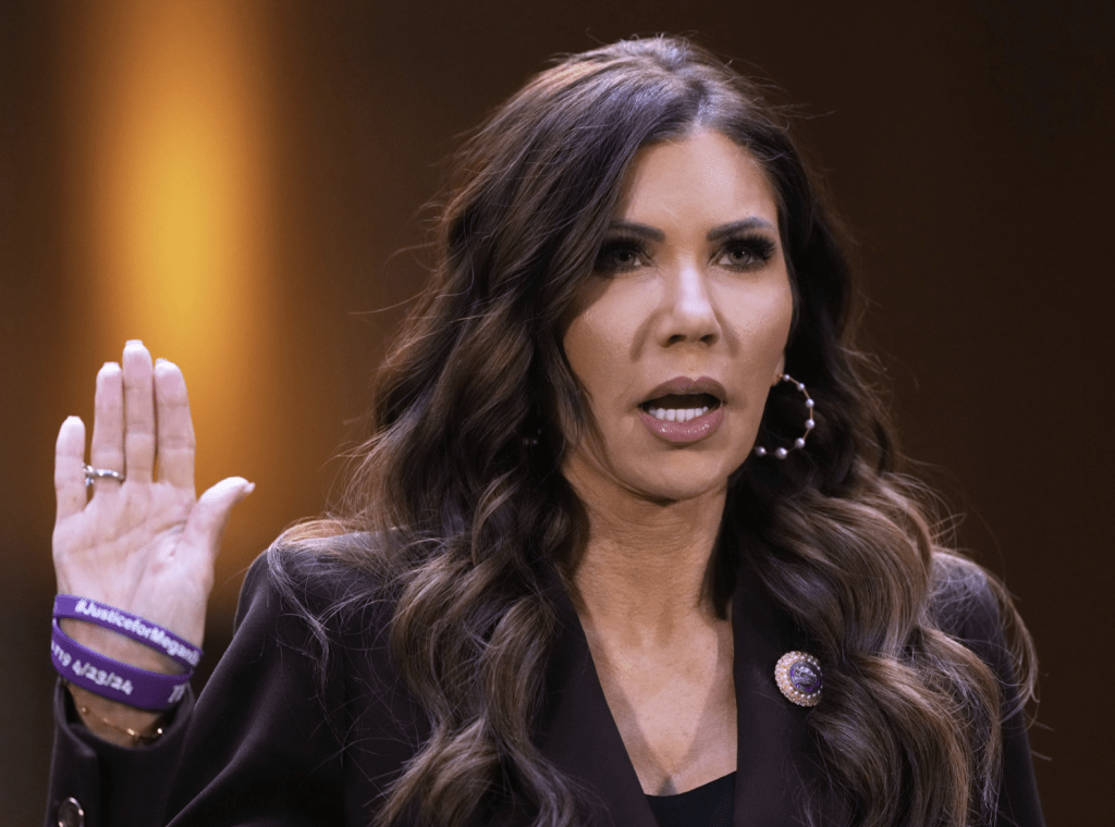 報道指諾姆的離任早有迹象。美聯社