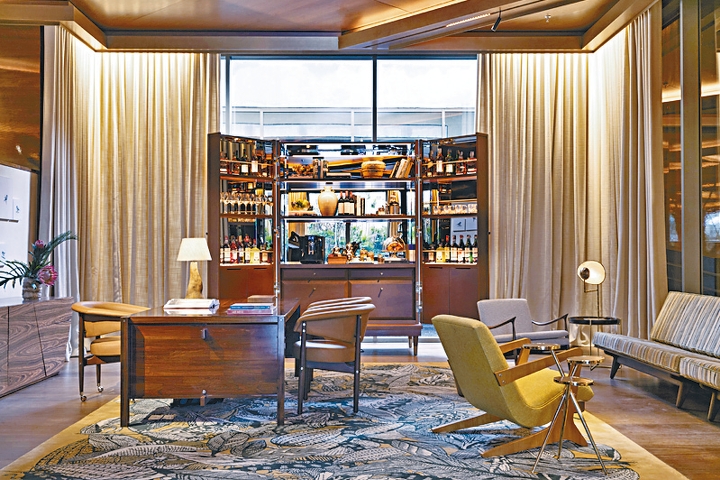 酒店由普立茲克獎建築師Jean Nouvel及著名設計大師Philippe Starck精心改造。