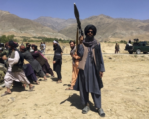 塔利班繼續在潘傑希爾地區與反抗軍戰鬥。AP資料圖片