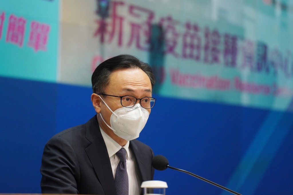 公務員事務局局長聶德權。 